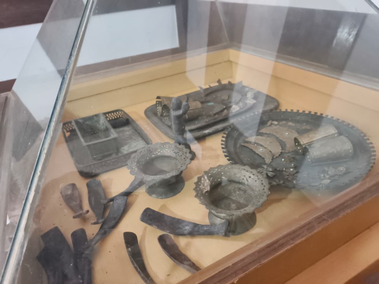 Koleksi Artefak Logam dan Benda Pusaka